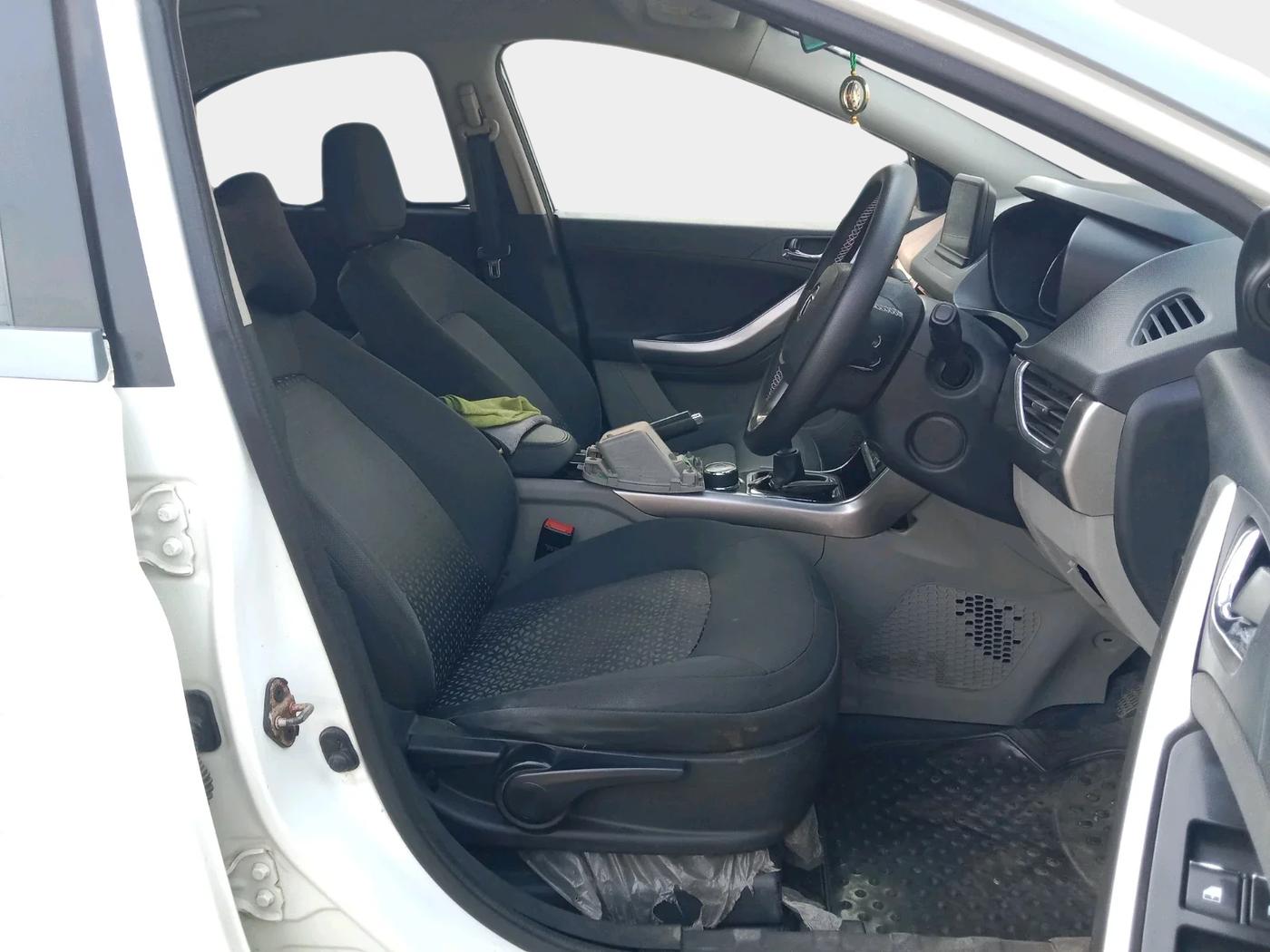 2018 Tata NEXON XZ PLUS DIESEL DUAL TONE, Diesel, Manual, 1,54,000 km, interior