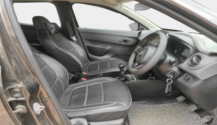 2021 Renault Kwid RXT 1.0 (O), Petrol, Manual, 35,533 km, interior