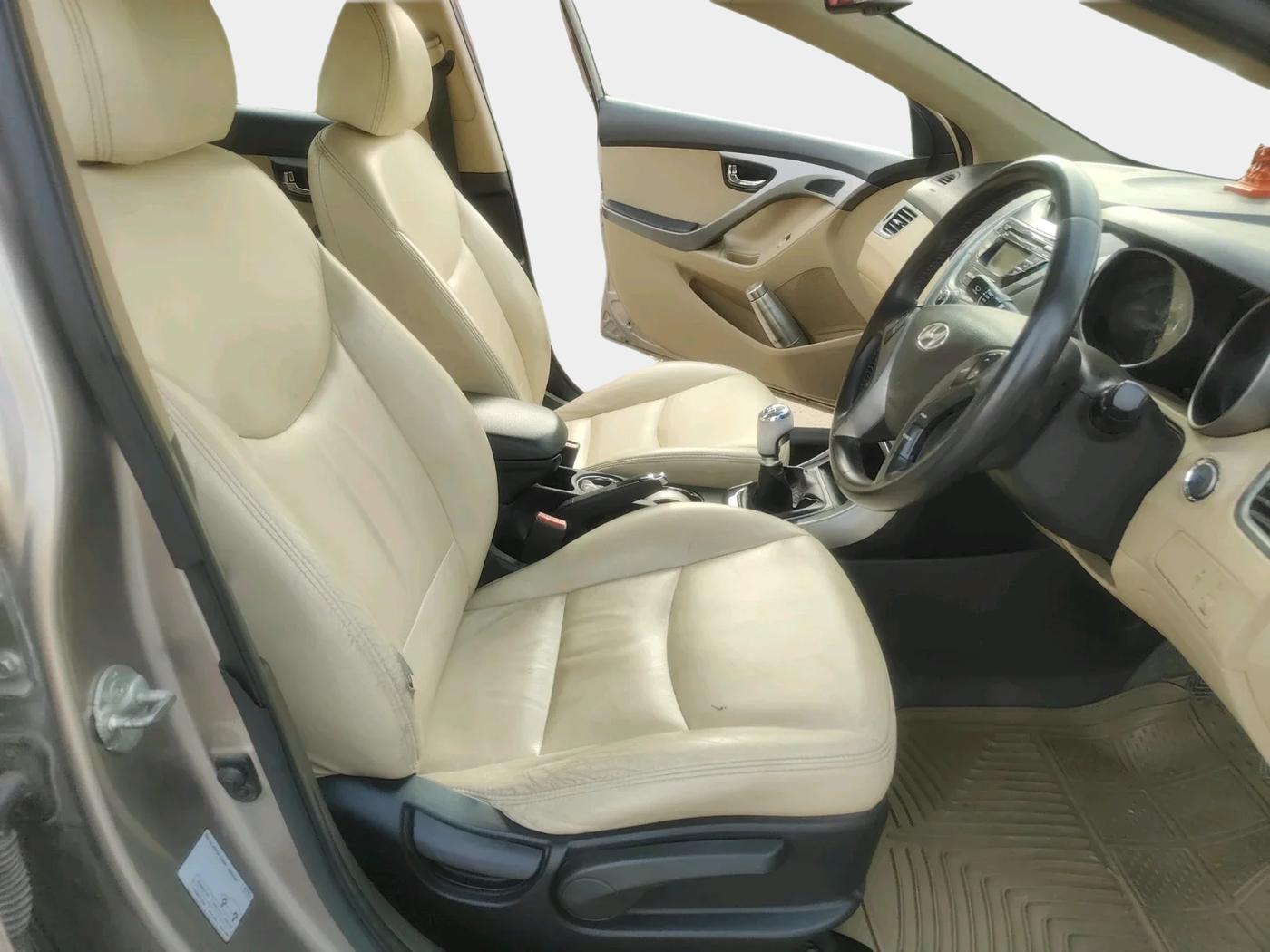 2013 Hyundai New Elantra 1.8 S VTVT, Petrol, Manual, 1,82,000 km, interior