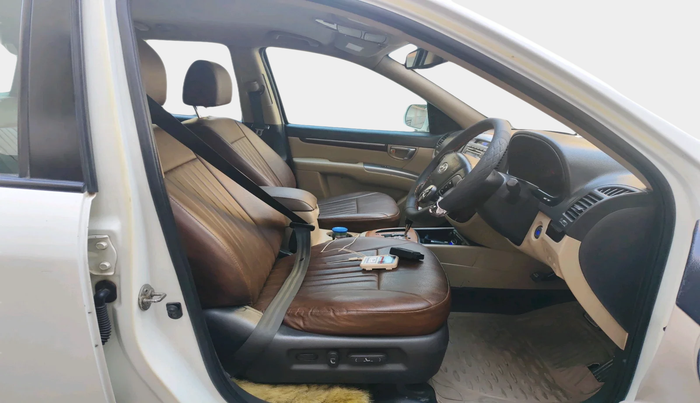 2013 Hyundai Santa Fe 4 WD AT, Diesel, Automatic, 1,06,838 km, interior