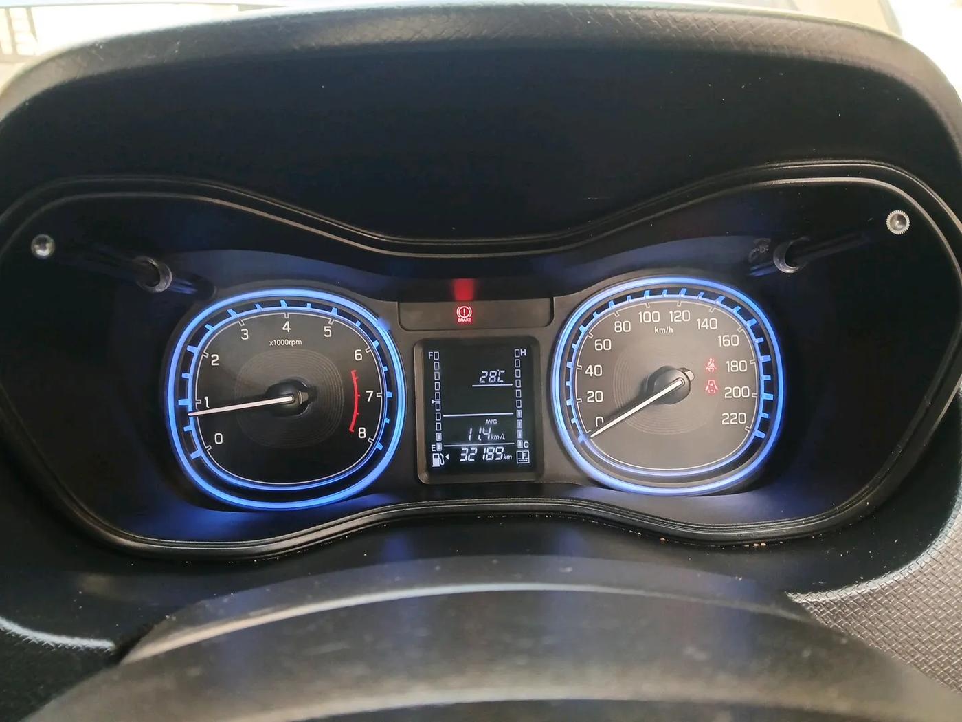 2022 Maruti BREZZA ZXI + SMART HYBRID, Petrol, Manual, 37,177 km, interior