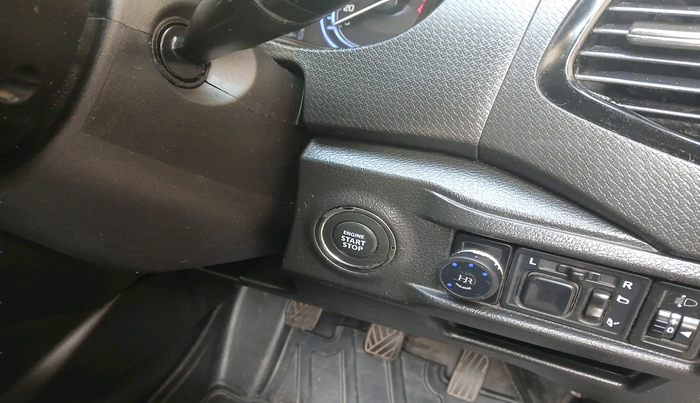 2022 Maruti BREZZA ZXI + SMART HYBRID, Petrol, Manual, 32,189 km, interior