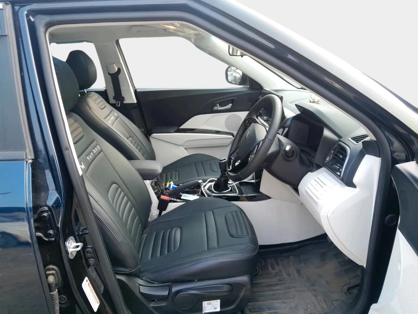 2025 Mahindra XUV 3XO AX5 1.5 Turbo Diesel, Diesel, Manual, 2,644 km, interior