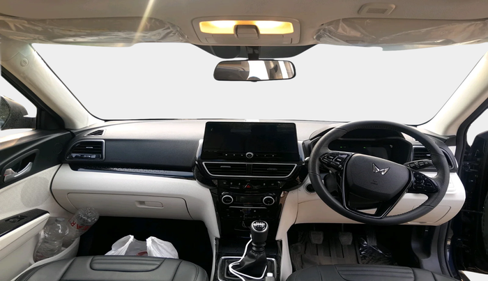 2025 Mahindra XUV 3XO AX5 1.5 Turbo Diesel, Diesel, Manual, 2,644 km, interior