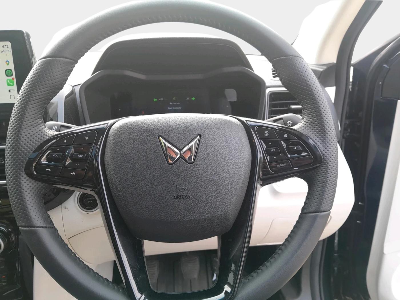 2025 Mahindra XUV 3XO AX5 1.5 Turbo Diesel, Diesel, Manual, 2,644 km, interior