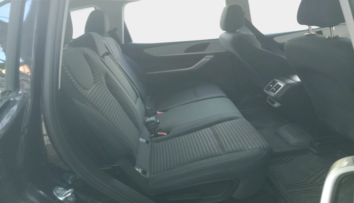 2024 Mahindra XUV700 AX5 Select Petrol AT 7 STR , Petrol, Automatic, 5,691 km, interior