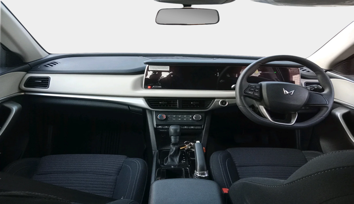 2024 Mahindra XUV700 AX5 Select Petrol AT 7 STR , Petrol, Automatic, 5,691 km, interior