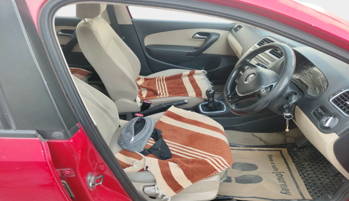 2015 Volkswagen Polo HIGHLINE1.5L, Diesel, Manual, 1,01,314 km, interior