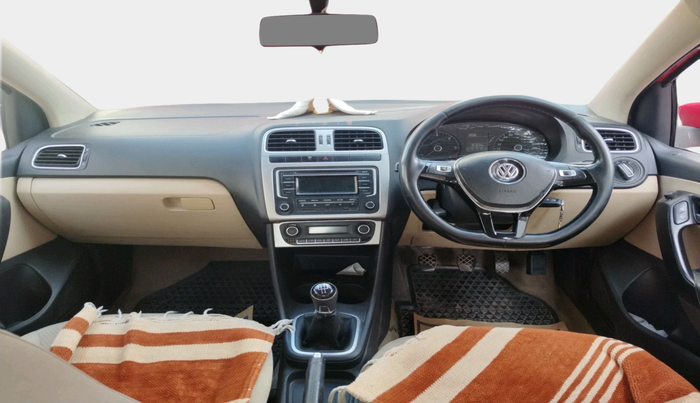 2015 Volkswagen Polo HIGHLINE1.5L, Diesel, Manual, 1,01,314 km, interior