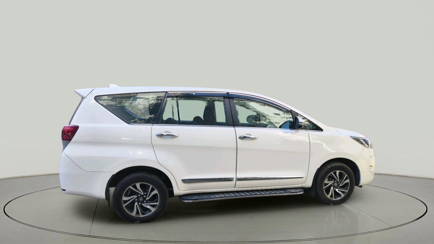 2024 Toyota Innova Crysta GX Plus 8 STR, Diesel, Manual, 12,113 km, exterior