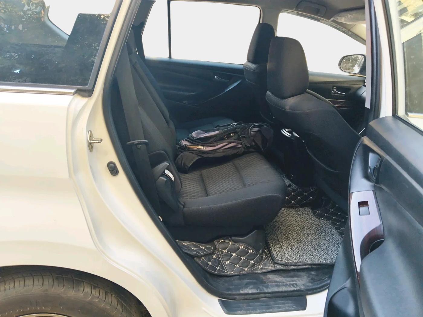 2024 Toyota Innova Crysta GX Plus 8 STR, Diesel, Manual, 12,113 km, interior