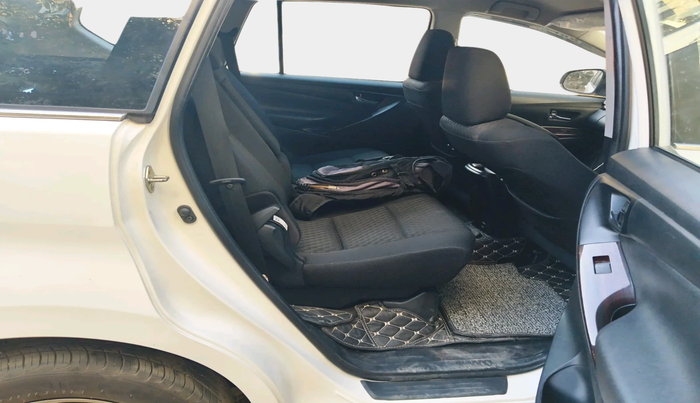 2024 Toyota Innova Crysta GX Plus 8 STR, Diesel, Manual, 12,113 km, interior