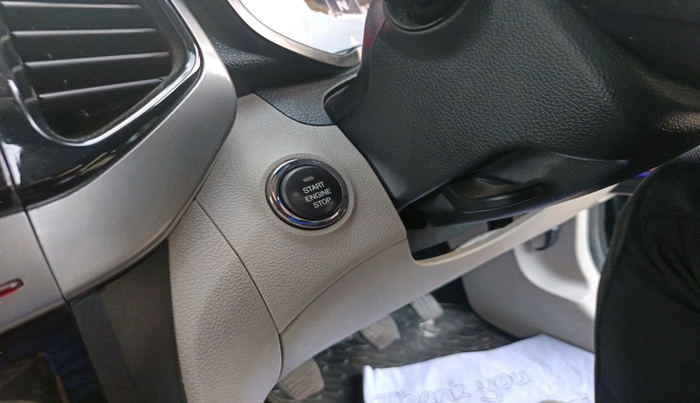 2021 Mahindra XUV300 W8 1.2 PETROL, Petrol, Manual, 58,453 km, interior