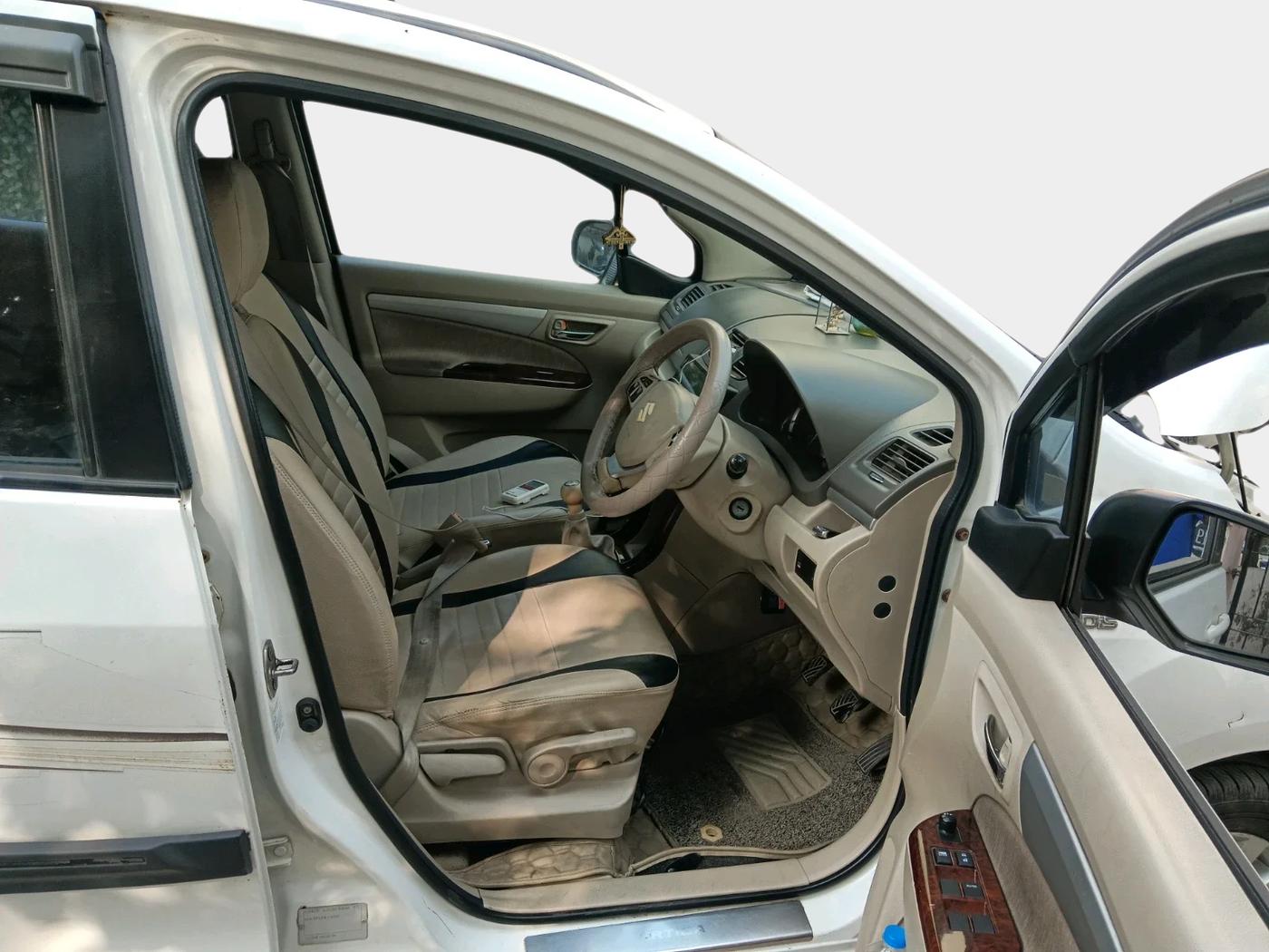 2012 Maruti Ertiga ZDI, Diesel, Manual, 1,86,115 km, interior