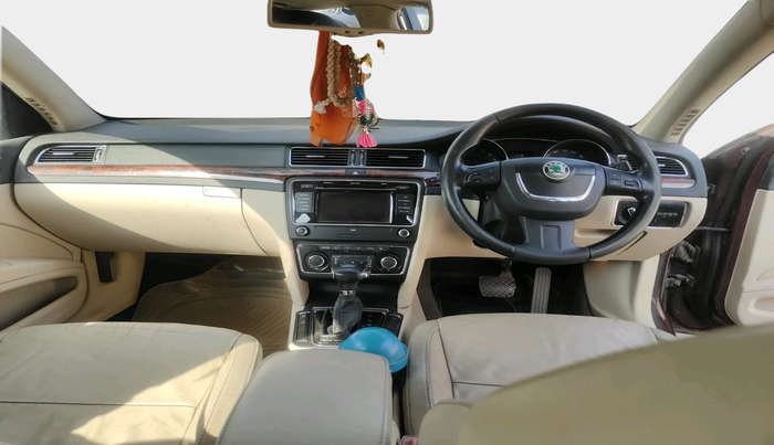 2012 Skoda Superb ELEGANCE 2.0 TDI CR AT, Diesel, Automatic, 1,09,655 km, interior