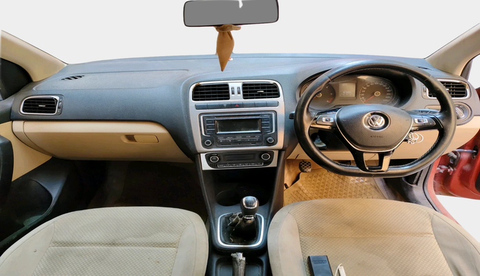 2014 Volkswagen Polo HIGHLINE1.5L, Diesel, Manual, 1,07,590 km, interior