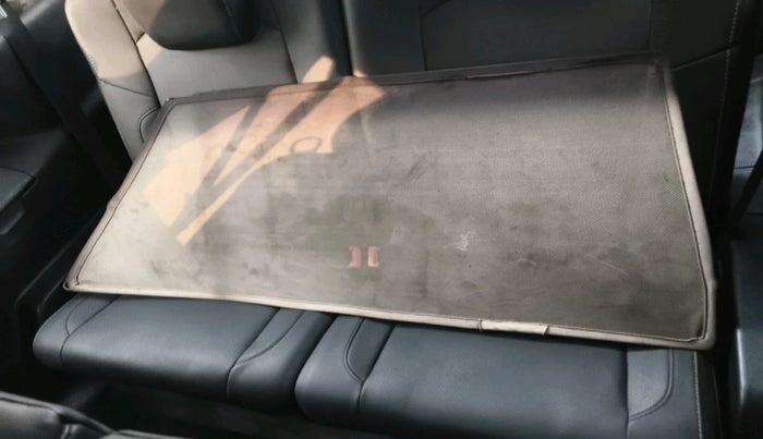 2017 Tata Hexa XT 4X2 7 STR, Diesel, Manual, 2,15,222 km, interior