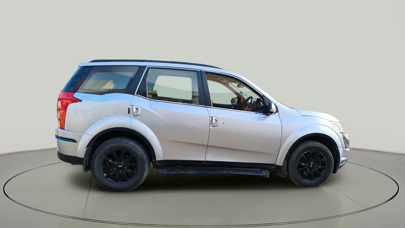 2016 Mahindra XUV500 W10 AT, Diesel, Automatic, 85,600 km, exterior