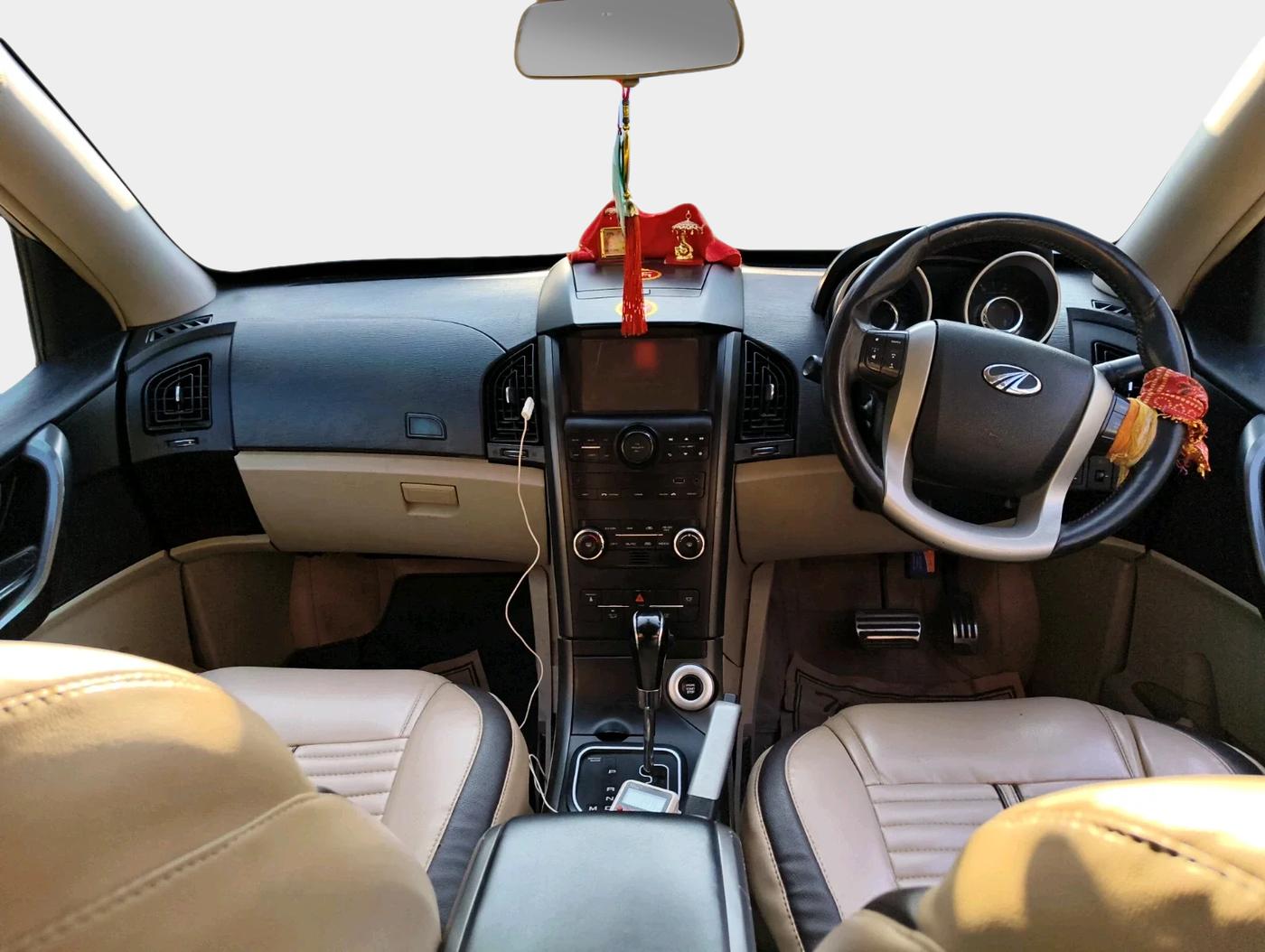 2016 Mahindra XUV500 W10 AT, Diesel, Automatic, 85,600 km, interior