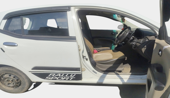 2012 Hyundai i10 MAGNA 1.1, Petrol, Manual, 99,916 km, interior