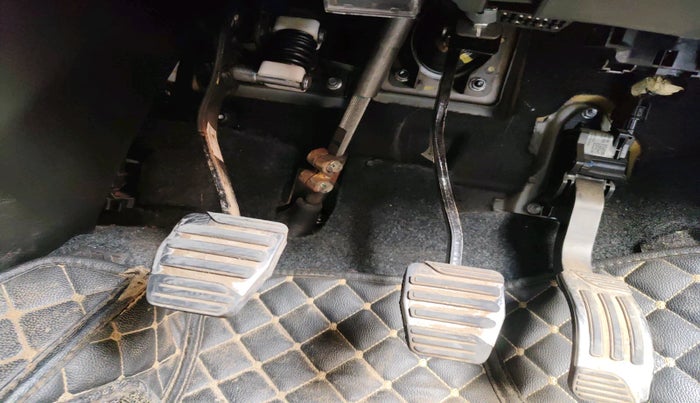 2019 Mahindra XUV500 W11, Diesel, Manual, 52,195 km, interior