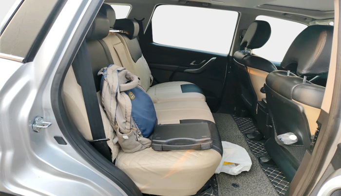 2019 Mahindra XUV500 W11, Diesel, Manual, 52,195 km, interior