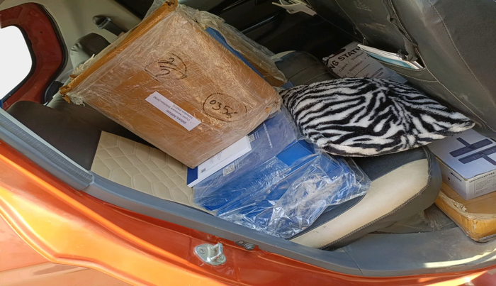 2017 Mahindra KUV 100 NXT K4+ D 6 STR, Diesel, Manual, 1,30,100 km, interior