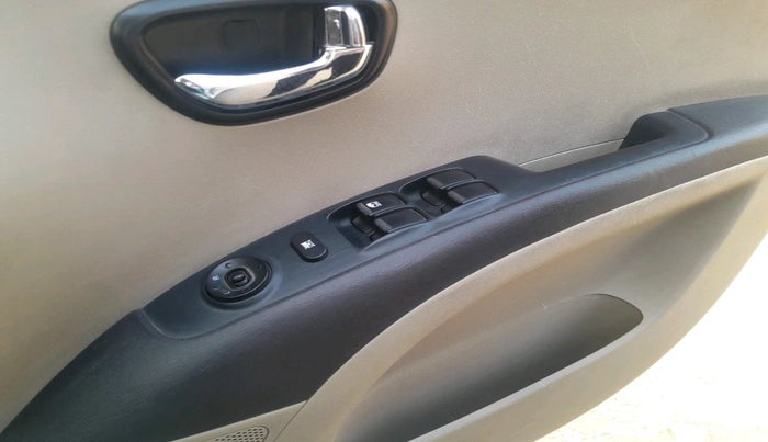 2011 Hyundai i10 MAGNA 1.2, Petrol, Manual, 57,365 km, interior