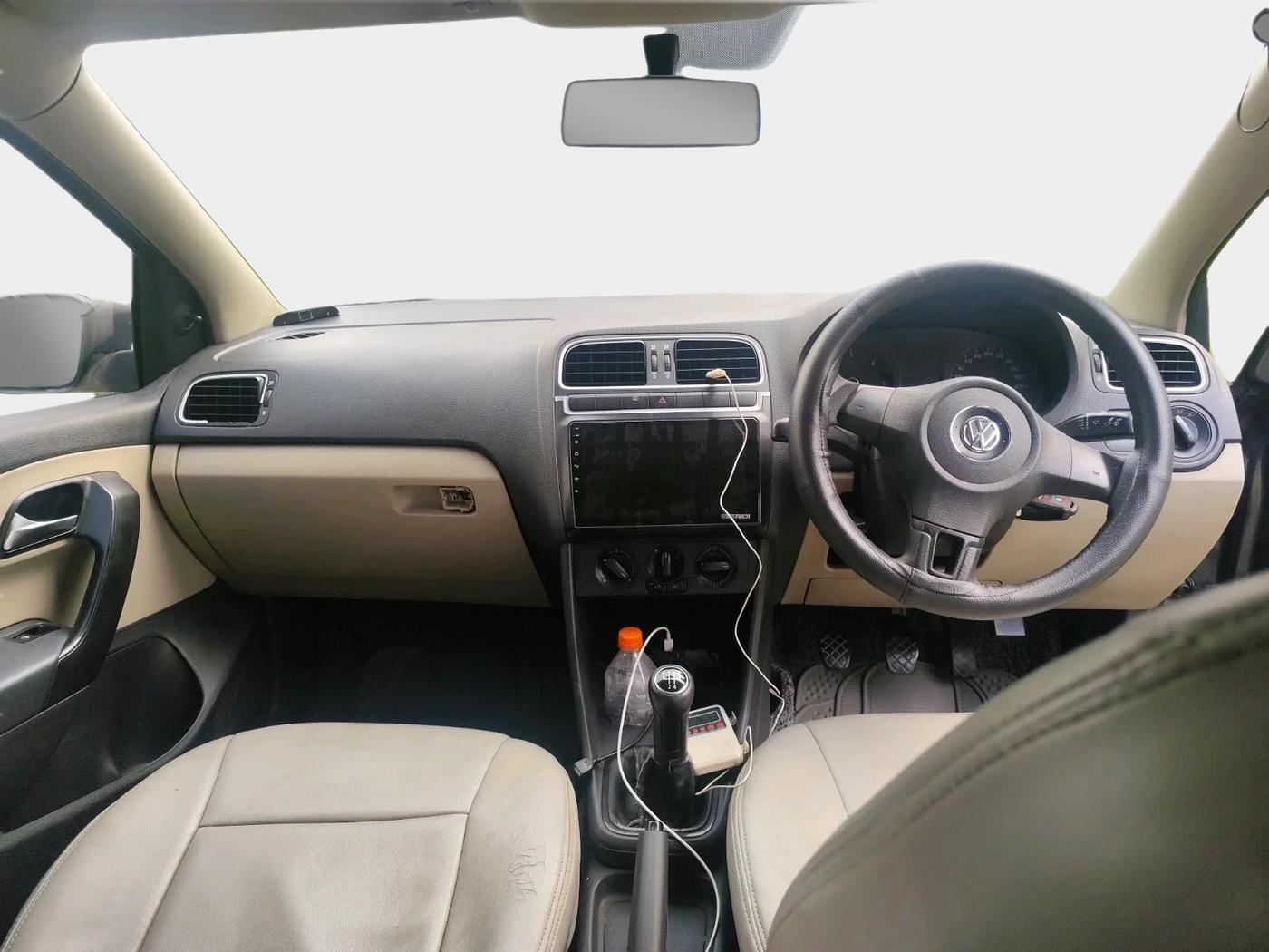 2011 Volkswagen Polo COMFORTLINE 1.2L, Diesel, Manual, 1,05,136 km, interior