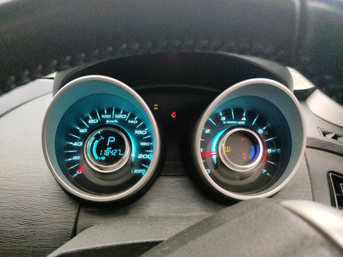 2017 Mahindra XUV500 W10 AWD AT, Diesel, Automatic, 1,19,000 km, interior