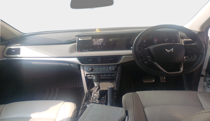 2024 Mahindra XUV700 AX 5 P AT 5 STR, Petrol, Automatic, 34,143 km, interior