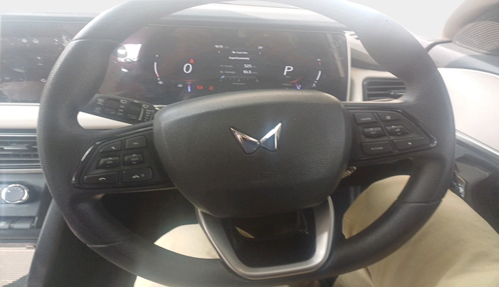 2024 Mahindra XUV700 AX 5 P AT 5 STR, Petrol, Automatic, 34,143 km, interior