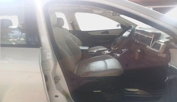 2024 Mahindra XUV700 AX 5 P AT 5 STR, Petrol, Automatic, 34,143 km, interior