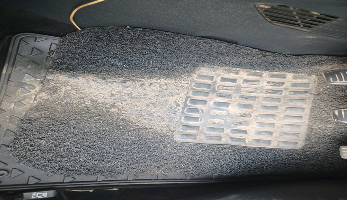 2012 Ford Figo TITANIUM 1.2 PETROL, Petrol, Manual, 1,42,840 km, interior