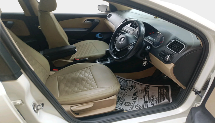 2017 Volkswagen Ameo HIGHLINE PLUS 1.5L AT 16 ALLOY, Diesel, Automatic, 90,285 km, interior