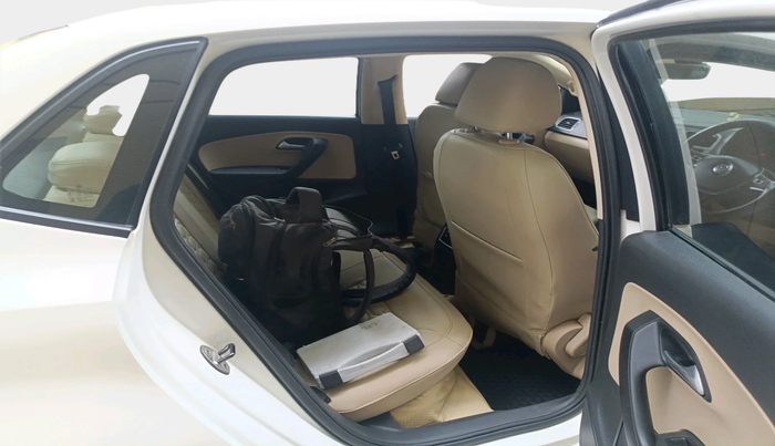 2017 Volkswagen Ameo HIGHLINE PLUS 1.5L AT 16 ALLOY, Diesel, Automatic, 90,285 km, interior