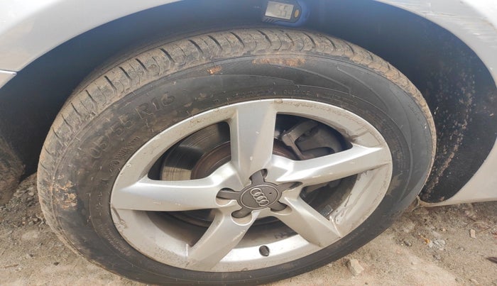 2013 Audi A4 2.0 TDI PREMIUM PLUS, Diesel, Automatic, 1,08,081 km, tyre