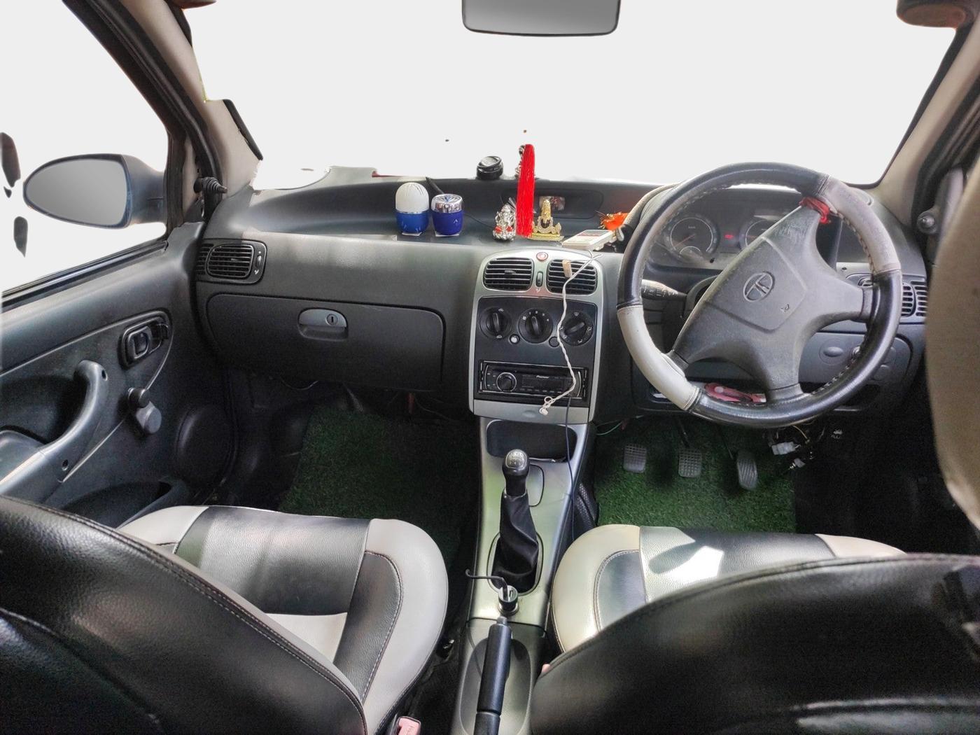 2010 Tata Indica V2 DLS, Diesel, Manual, 1,26,745 km, interior