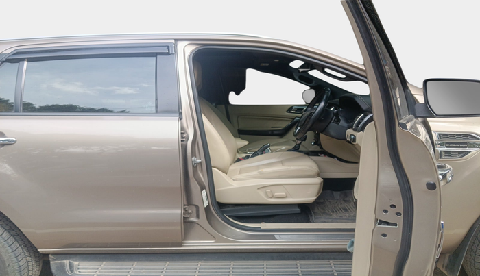 2020 Ford Endeavour TITANIUM PLUS 2.0 4X4 AT SUNROOF, Diesel, Automatic, 1,26,086 km, interior