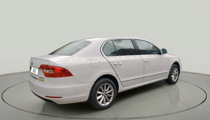 2014 Skoda Superb ELEGANCE 1.8 TSI AT, Petrol, Automatic, 2,23,959 km, exterior