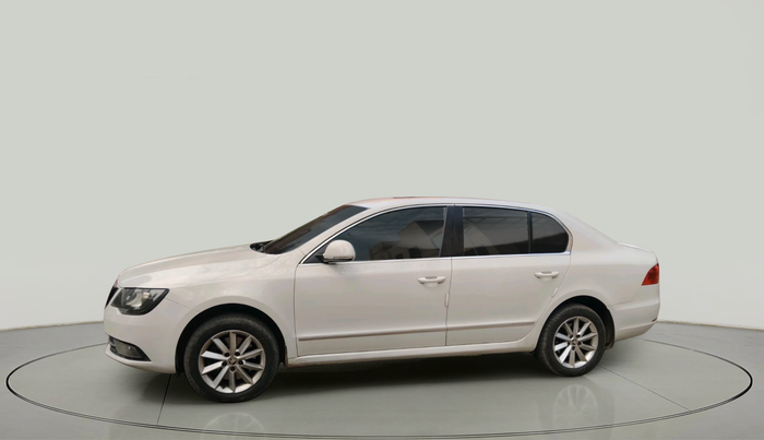 2014 Skoda Superb ELEGANCE 1.8 TSI AT, Petrol, Automatic, 2,23,959 km, exterior