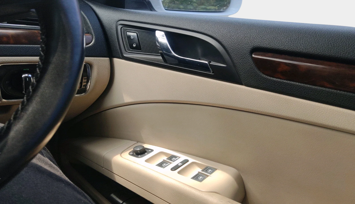 2014 Skoda Superb ELEGANCE 1.8 TSI AT, Petrol, Automatic, 2,23,959 km, interior