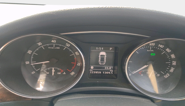 2014 Skoda Superb ELEGANCE 1.8 TSI AT, Petrol, Automatic, 2,23,959 km, interior