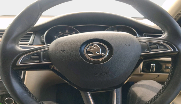 2014 Skoda Superb ELEGANCE 1.8 TSI AT, Petrol, Automatic, 2,23,959 km, interior