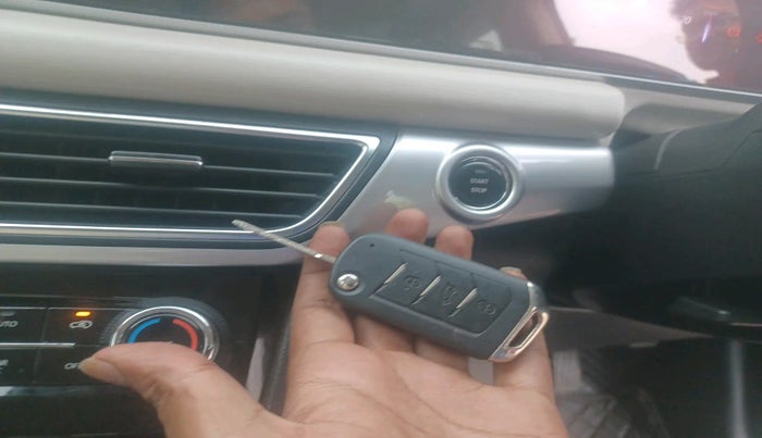 2021 Mahindra XUV700 AX 7 LUXURY P AT 7 STR, Petrol, Automatic, 16,50,000 km, interior