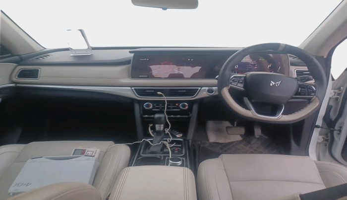 2021 Mahindra XUV700 AX 7 LUXURY P AT 7 STR, Petrol, Automatic, 16,50,000 km, interior