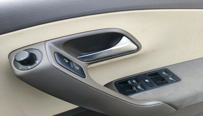 2011 Volkswagen Vento HIGHLINE DIESEL 1.6, Diesel, Manual, 1,55,404 km, interior