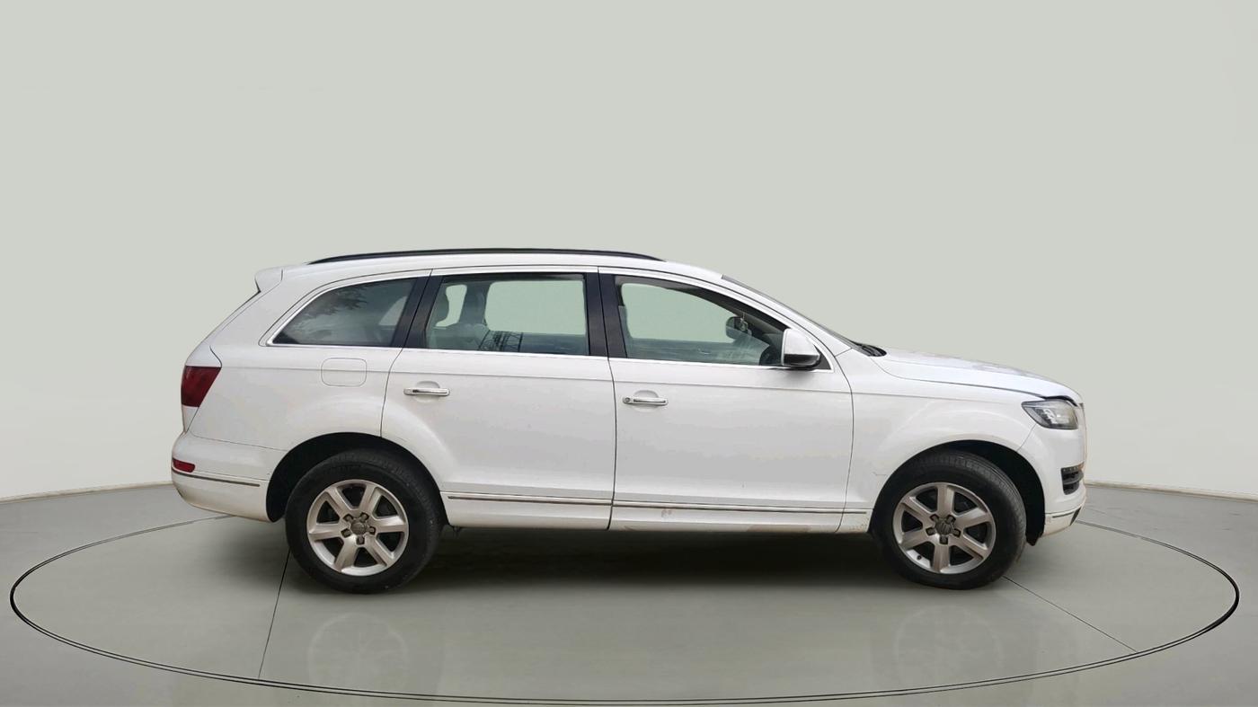 2011 Audi Q7 3.0 TDI QUATTRO, Diesel, Automatic, 1,24,142 km, exterior