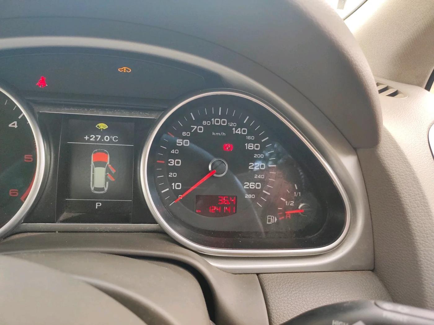 2011 Audi Q7 3.0 TDI QUATTRO, Diesel, Automatic, 1,24,142 km, interior