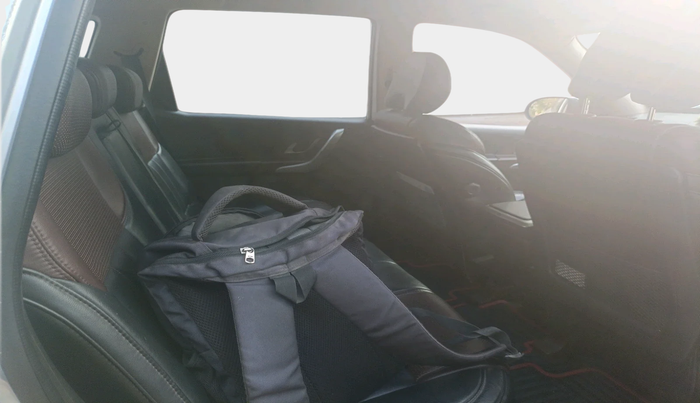 2014 Mahindra XUV500 W8, Diesel, Manual, 2,19,747 km, interior